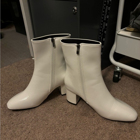 White Booties size 7.5(39) - Picture 3 of 8